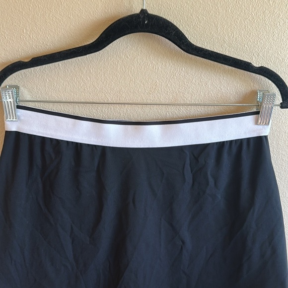 Mono B Clean Lines Skort Size L Black Pull On Style White Stripe Elastic Waist - Picture 5 of 12
